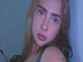 camslut webcam video LuanaGreen