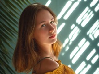 naked camgirl gallery LucettaHarder