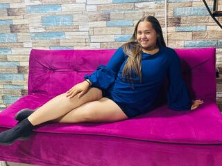 camgirl masturbating with vibrator LucyOween