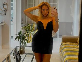 hot strip tease webcam LunaVeller