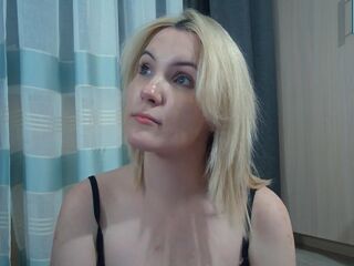 camgirl shaving pussy LyndaHuppenbauer
