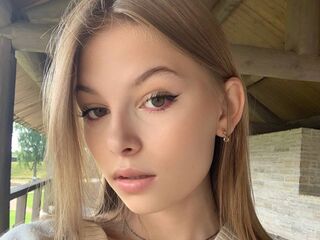 cam girl masturbating with sextoy MaidaKirakosyan