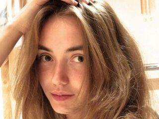 beautiful girl MargotMcerlean