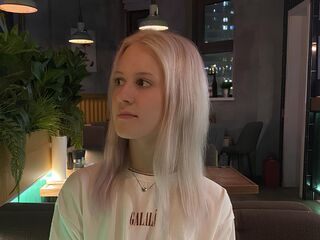 live webcam performer MelissaOushens