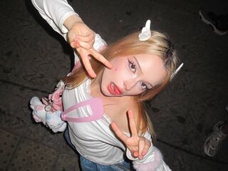 cam girl masturbating with vibrator MerrileeBurg