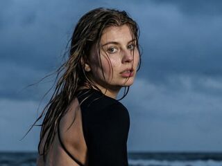 shower live cam MilaOlivers