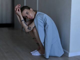 live cam girl photo MirnaLatourette