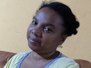 cam girl playing with sextoy MomoRazafy