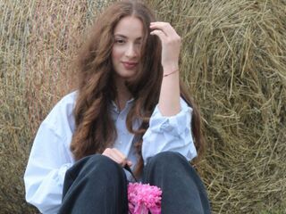 sexy webcamgirl MoonSany