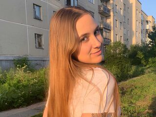 camgirl fingering bald pussy NatashaBoom