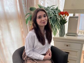 fingering cam slut QueenieHails
