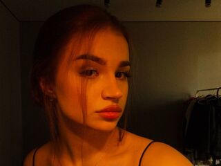 cam girl playing with vibrator SandaEun