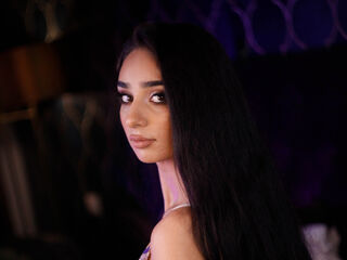 masturbating webcamgirl SaraJanee
