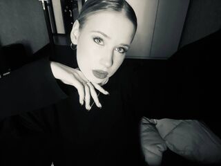 girl showing tits SherieMcwayne