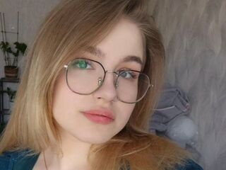 cam girl masturbating with vibrator SophieVietto