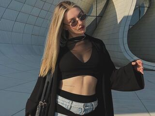 topless webcamgirl SuzieGlimp