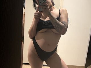 naked camgirl fingering pussy TropicalMidnight