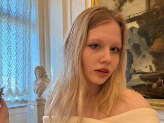 naughty camgirl fingering pussy WendyFendy