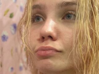 chat with cam YallyGreen